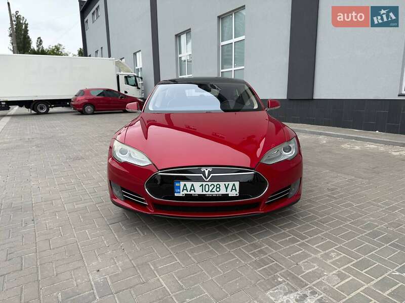 Ліфтбек Tesla Model S 2013 в Києві
