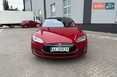Лифтбек Tesla Model S 2013 в 