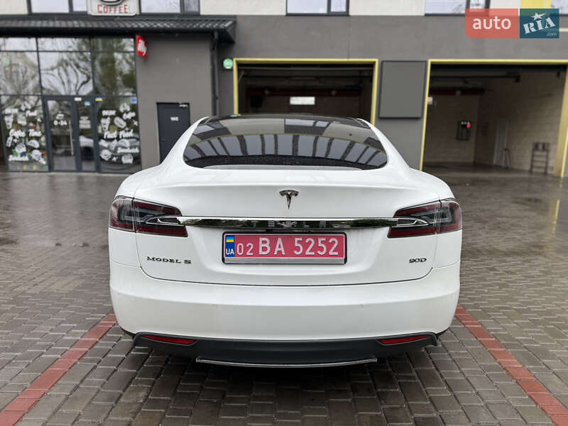 Лифтбек Tesla Model S 2016 в Виннице