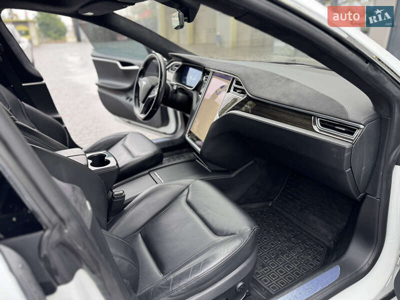 Лифтбек Tesla Model S 2016 в Виннице