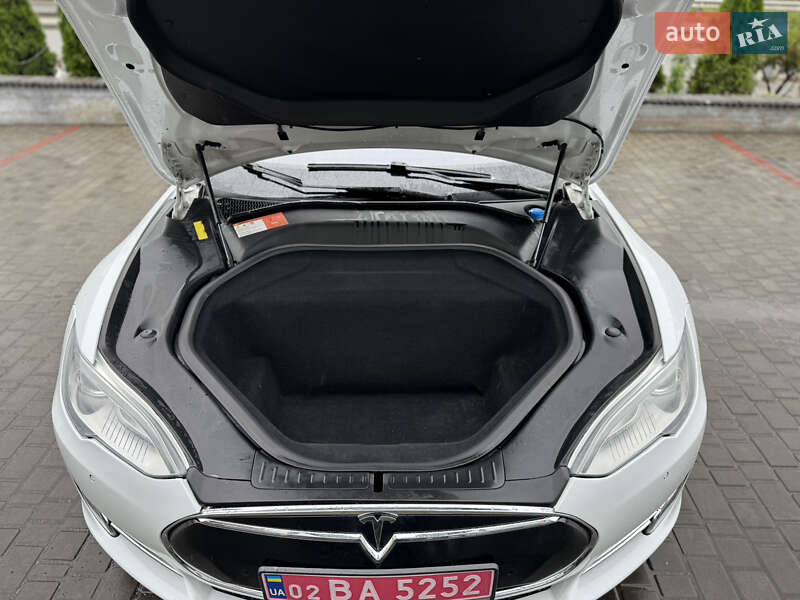 Лифтбек Tesla Model S 2016 в Виннице