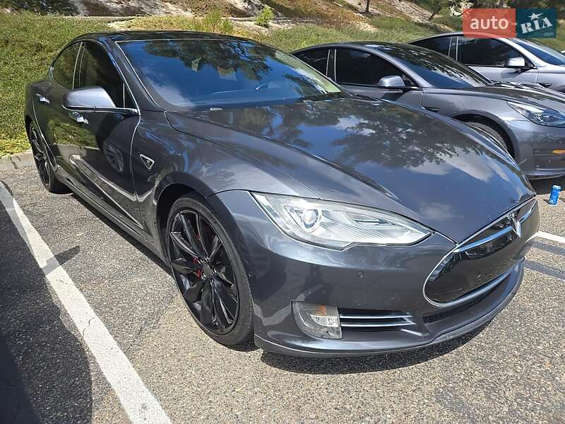Ліфтбек Tesla Model S 2015 в Ужгороді фото 3 Ліфтбек Tesla Model S 2015 в Ужгороді