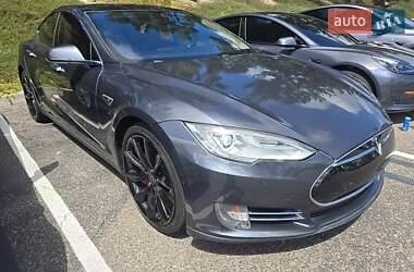 Лифтбек Tesla Model S 2015 в 