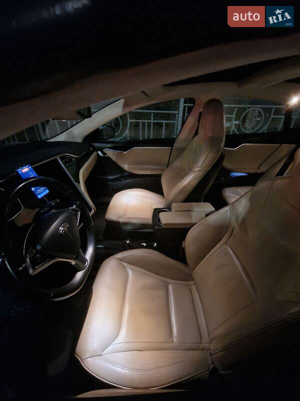 Ліфтбек Tesla Model S 2016 в Києві