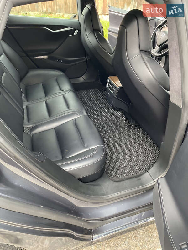 Лифтбек Tesla Model S 2018 в Каменке-Бугской