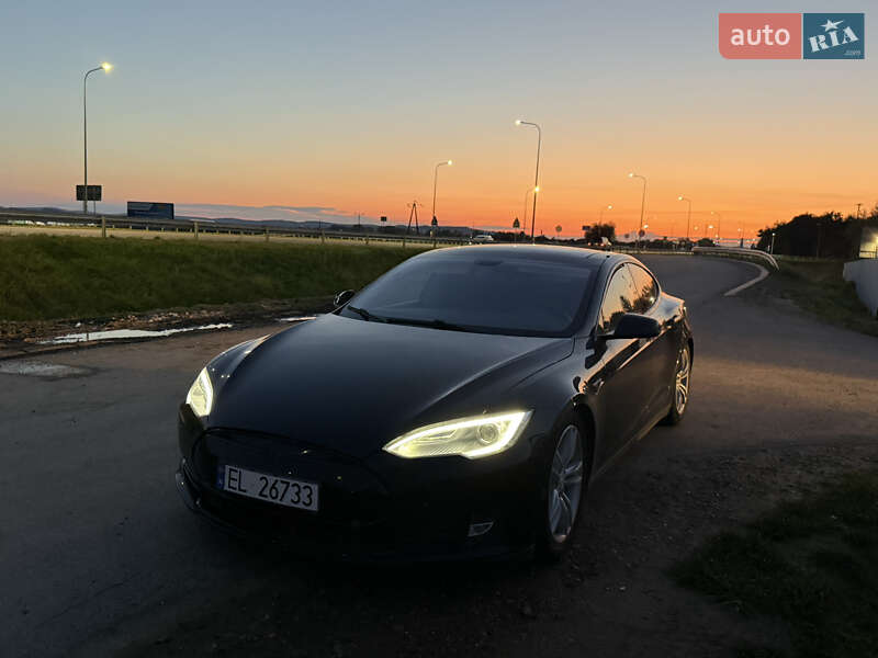 Ліфтбек Tesla Model S 2013 в Львові