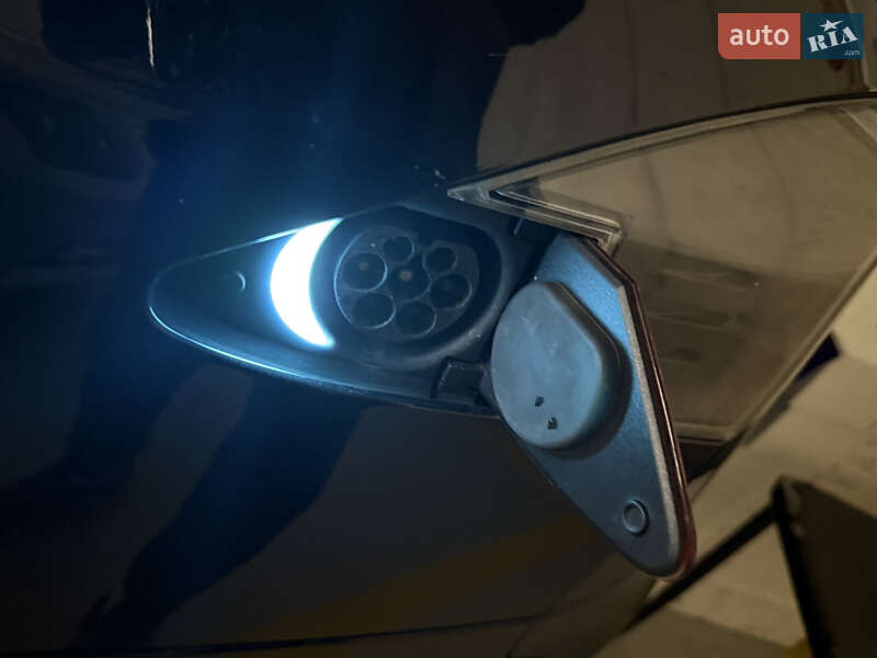 Ліфтбек Tesla Model S 2013 в Львові