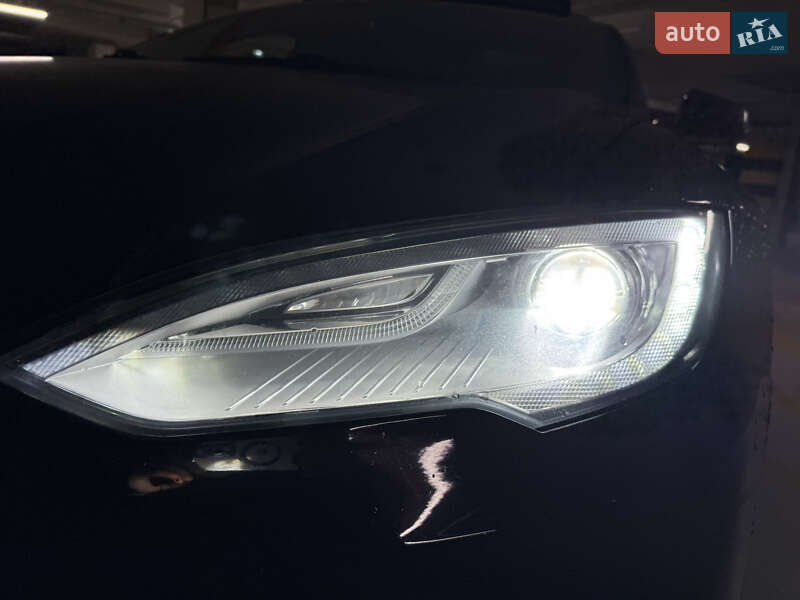 Ліфтбек Tesla Model S 2013 в Львові