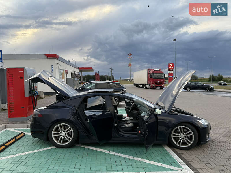 Ліфтбек Tesla Model S 2013 в Львові