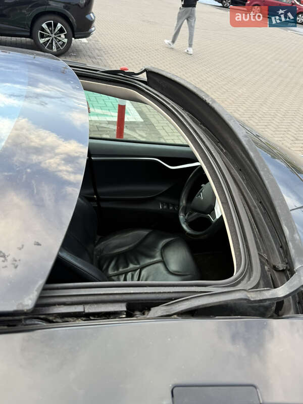 Ліфтбек Tesla Model S 2013 в Львові