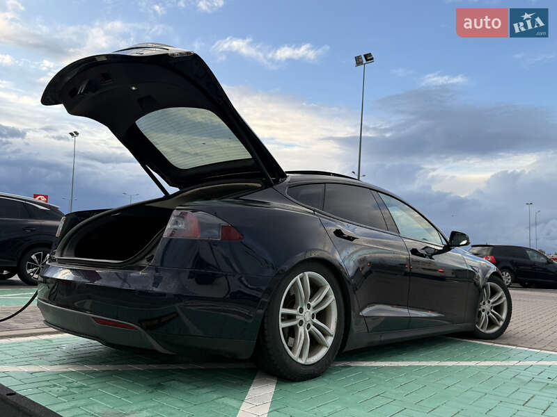 Ліфтбек Tesla Model S 2013 в Львові