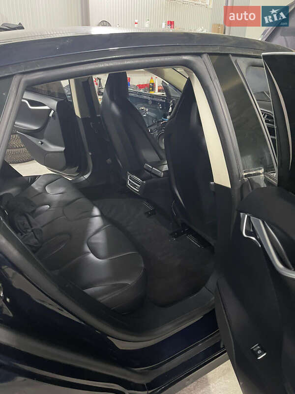 Ліфтбек Tesla Model S 2013 в Львові