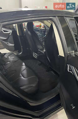 Ліфтбек Tesla Model S 2013 в 