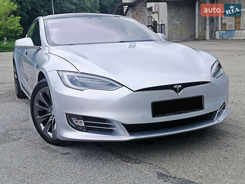 Ліфтбек Tesla Model S 2018 в Івано-Франківську