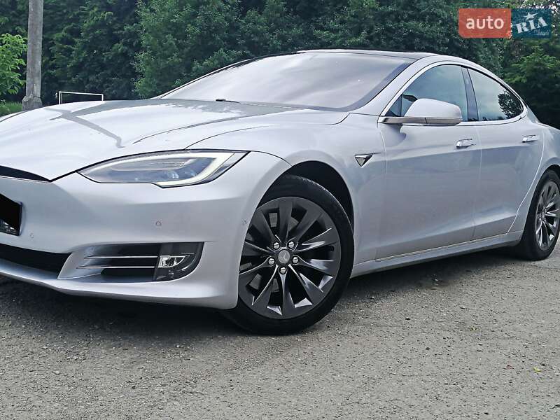 Ліфтбек Tesla Model S 2018 в Івано-Франківську