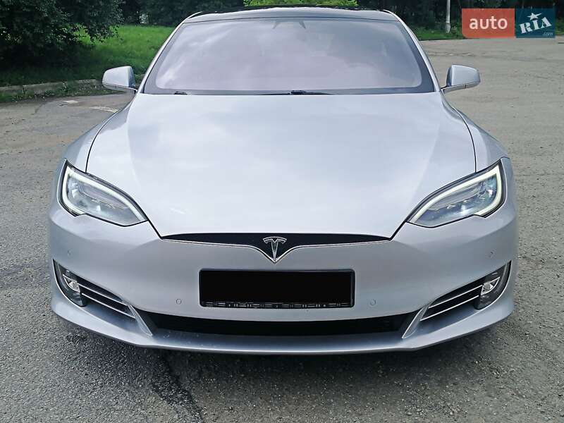 Ліфтбек Tesla Model S 2018 в Івано-Франківську