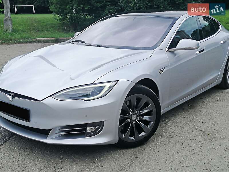 Ліфтбек Tesla Model S 2018 в Івано-Франківську