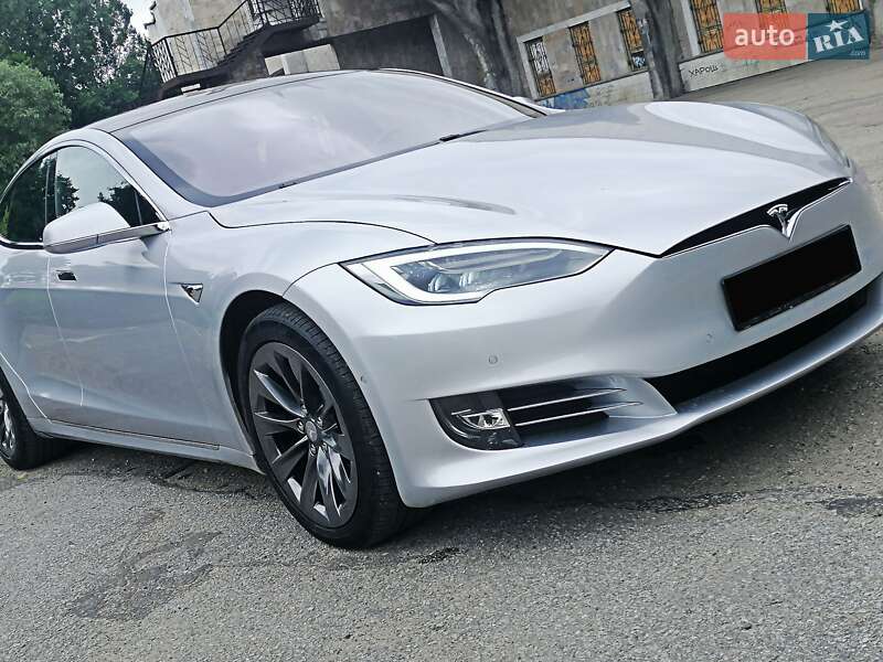Ліфтбек Tesla Model S 2018 в Івано-Франківську