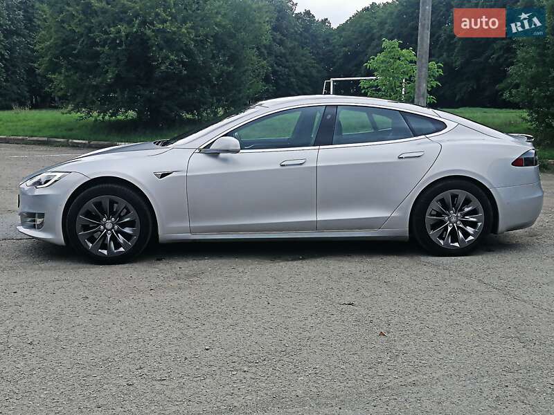 Ліфтбек Tesla Model S 2018 в Івано-Франківську