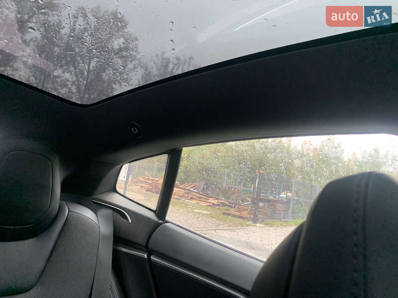 Лифтбек Tesla Model S 2018 в Ивано-Франковске