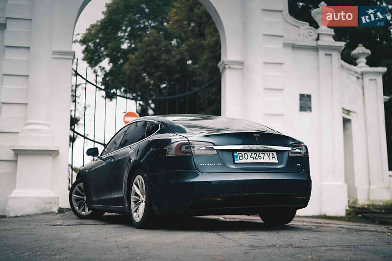 Ліфтбек Tesla Model S 2016 в Тернополі