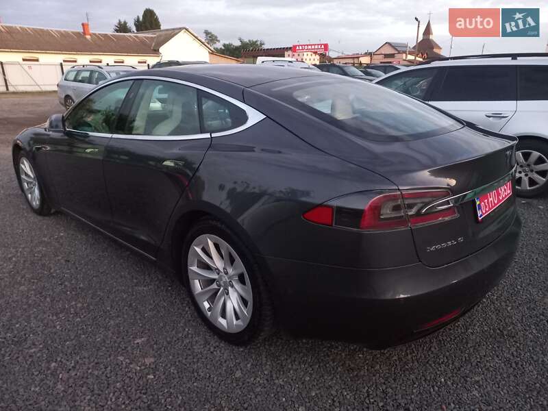 Ліфтбек Tesla Model S 2017 в Шептицькому