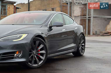 Лифтбек Tesla Model S 2017 в 