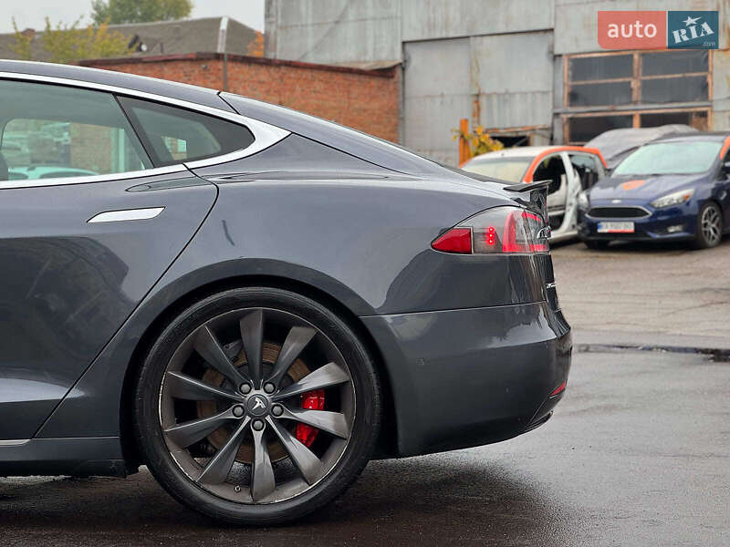 Ліфтбек Tesla Model S 2017 в Києві