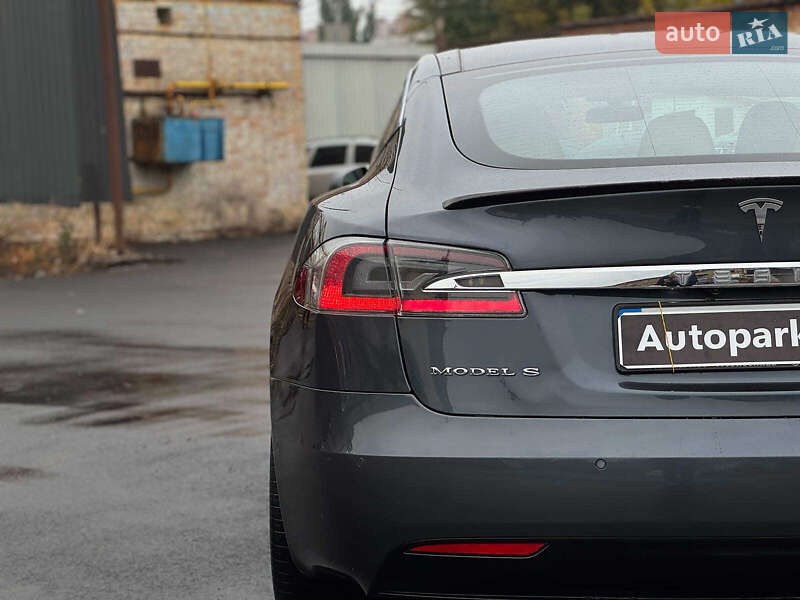 Ліфтбек Tesla Model S 2017 в Києві