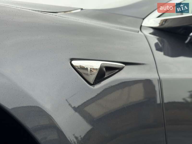 Ліфтбек Tesla Model S 2017 в Києві