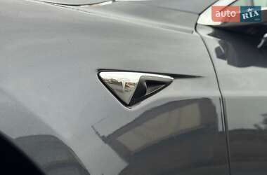 Лифтбек Tesla Model S 2017 в 