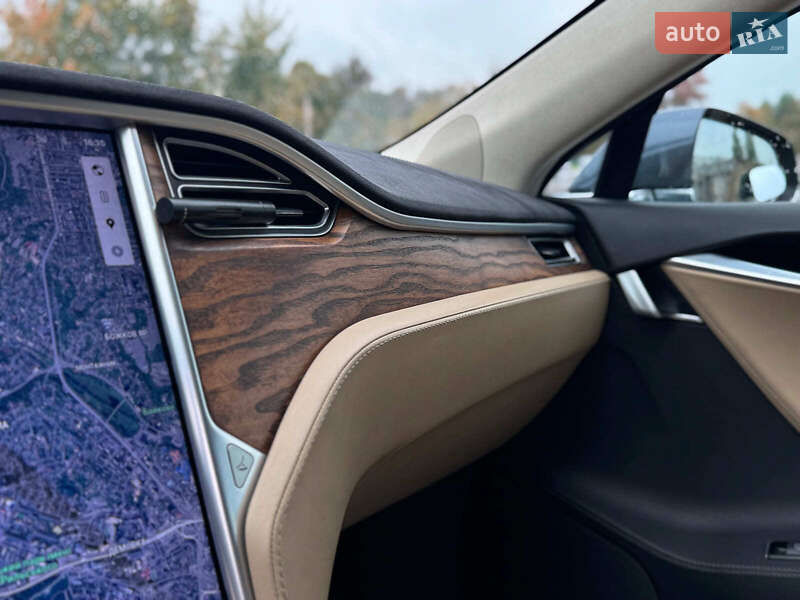 Ліфтбек Tesla Model S 2017 в Києві