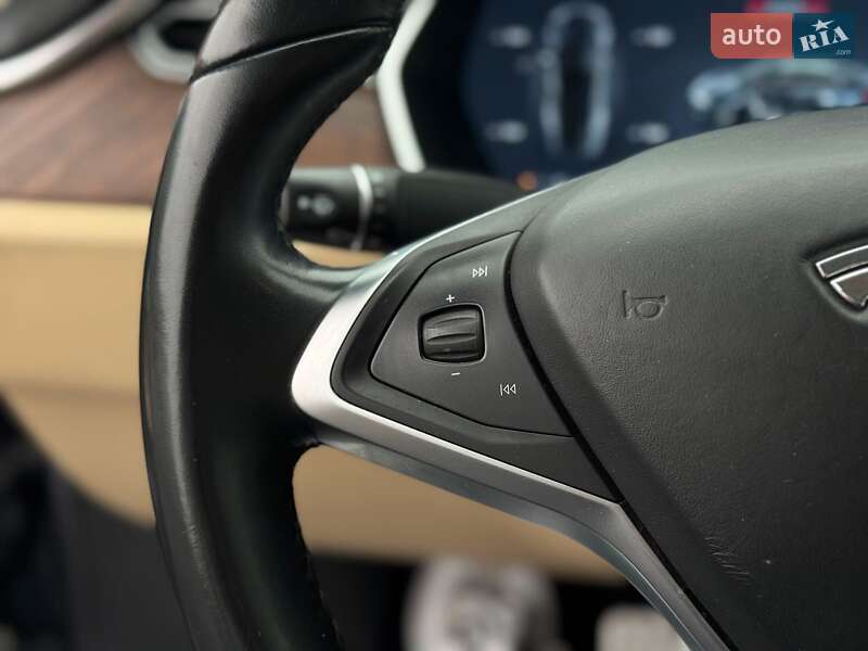 Ліфтбек Tesla Model S 2017 в Києві