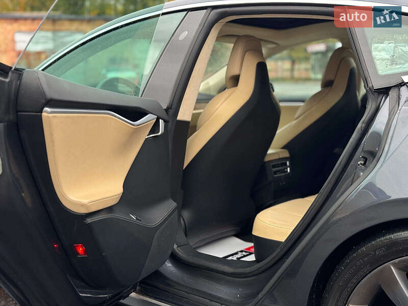 Ліфтбек Tesla Model S 2017 в Києві