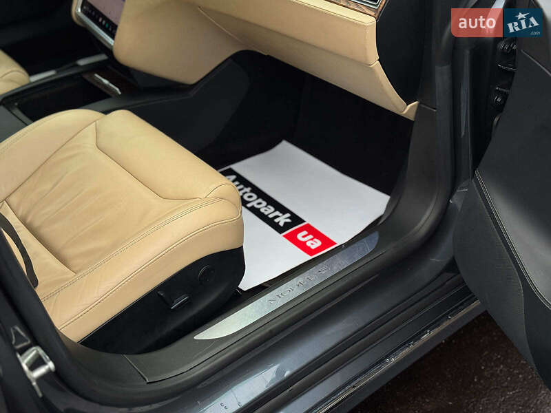 Ліфтбек Tesla Model S 2017 в Києві