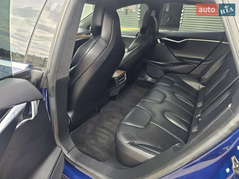 Ліфтбек Tesla Model S 2017 в Тисмениці