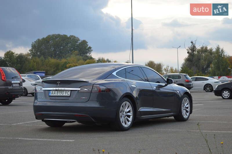 Ліфтбек Tesla Model S 2015 в Києві