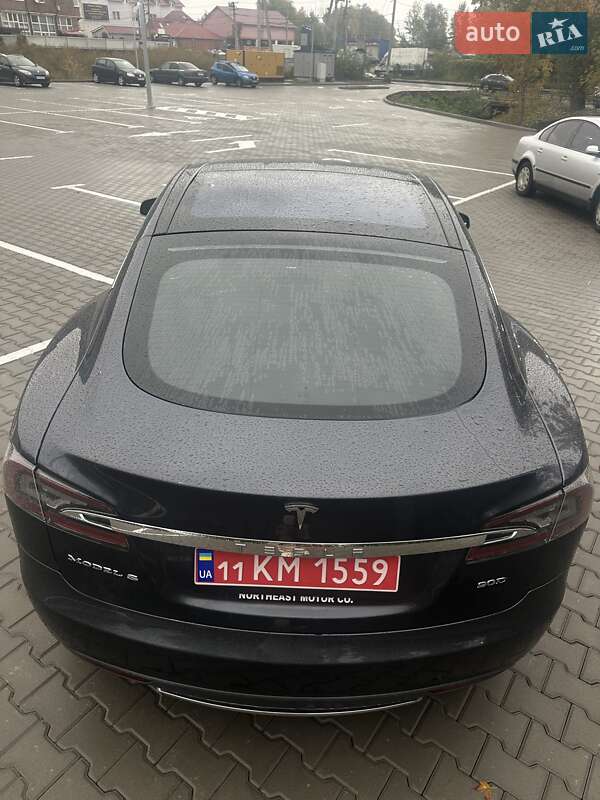 Ліфтбек Tesla Model S 2016 в Києві