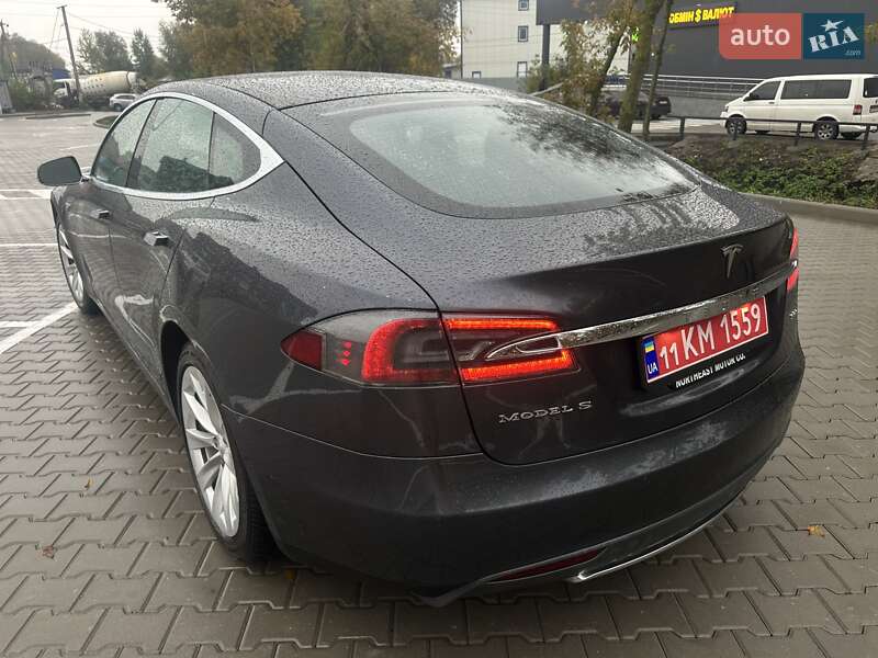 Ліфтбек Tesla Model S 2016 в Києві
