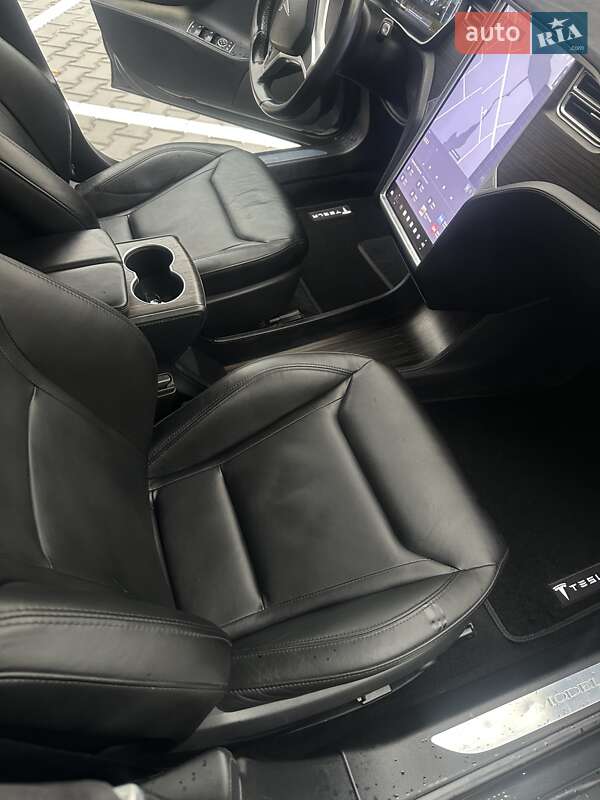 Ліфтбек Tesla Model S 2016 в Києві