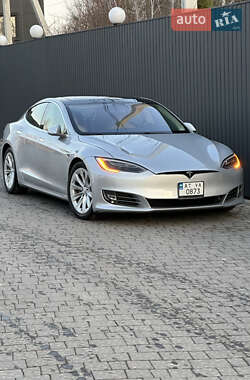 Лифтбек Tesla Model S 2016 в Ивано-Франковске