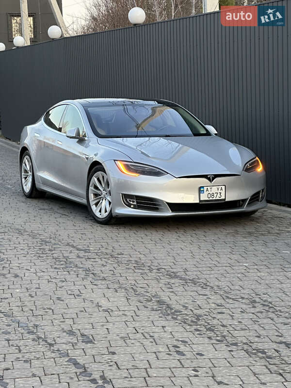 Лифтбек Tesla Model S 2016 в Ивано-Франковске
