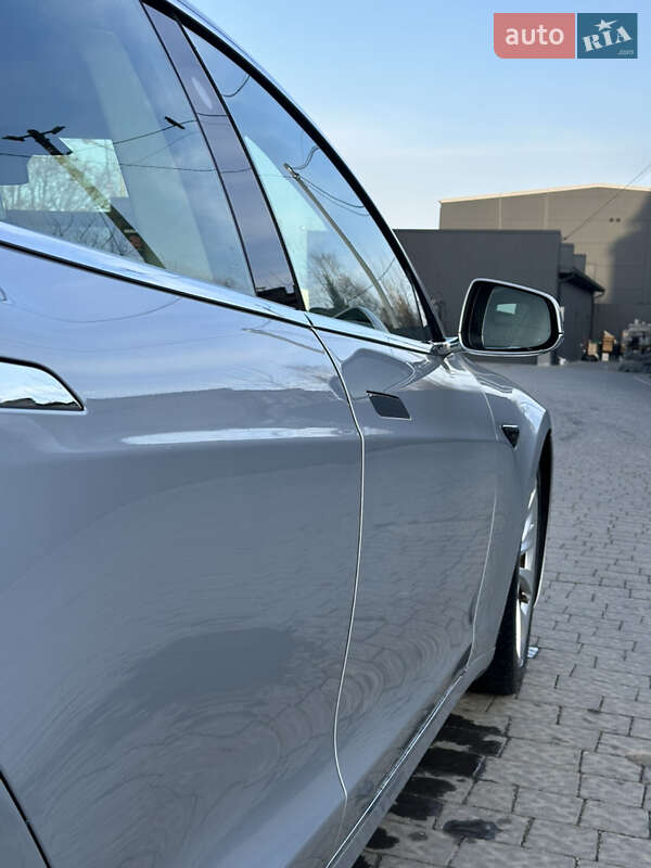 Лифтбек Tesla Model S 2016 в Ивано-Франковске