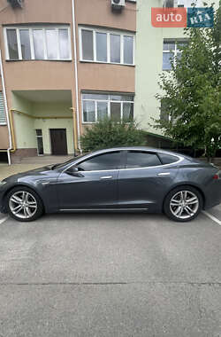 Лифтбек Tesla Model S 2016 в Киеве