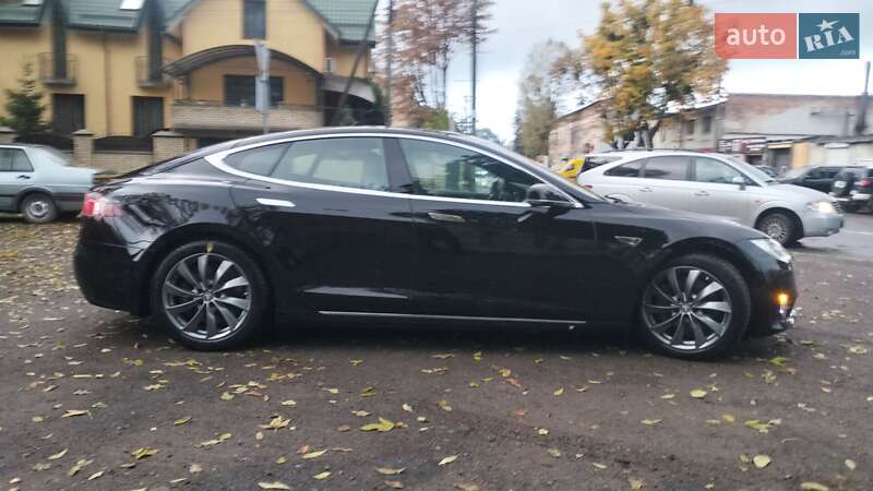 Ліфтбек Tesla Model S 2016 в Львові