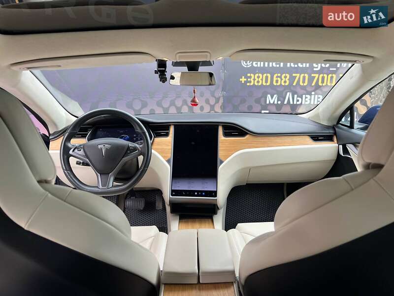 Лифтбек Tesla Model S 2018 в Львове