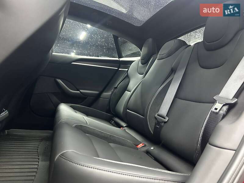 Лифтбек Tesla Model S 2024 в Черновцах
