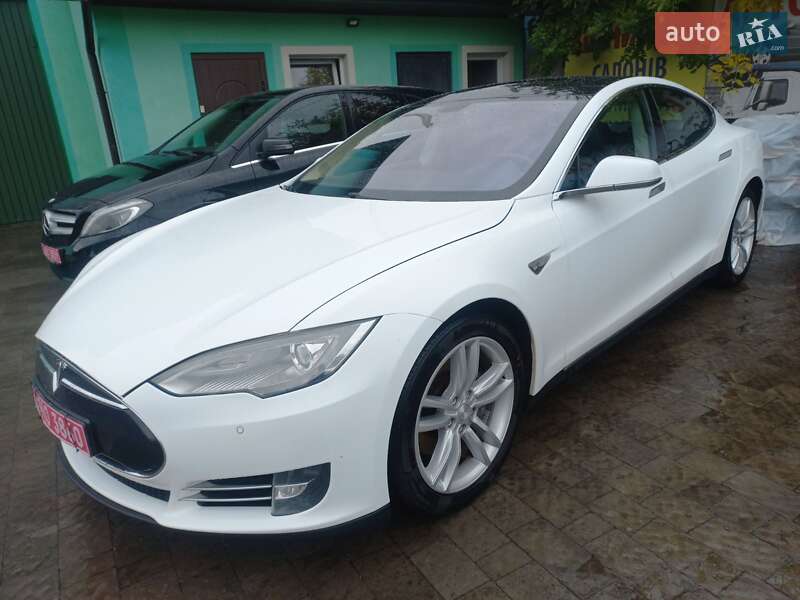 Tesla Model S 2014