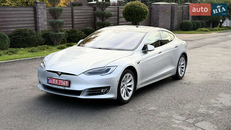 Ліфтбек Tesla Model S 2016 в Дніпрі