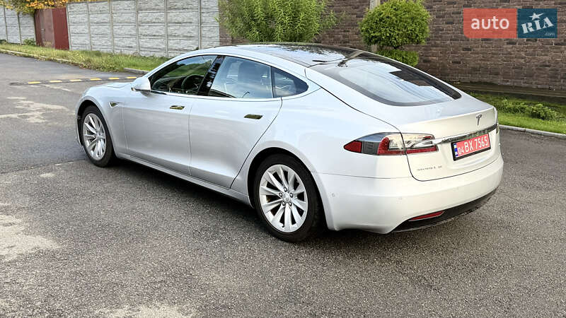 Ліфтбек Tesla Model S 2016 в Дніпрі